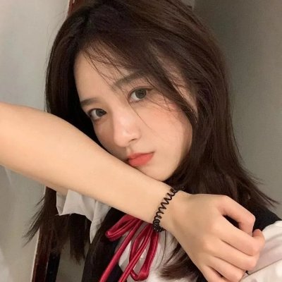 龙与雀斑公主海报